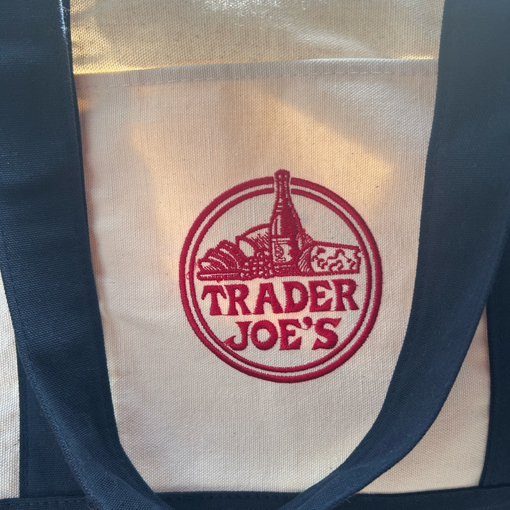 Trader Joe's New Large Tote Bag in Navy Canvas Books Beach Everyday Limited - Picture 2 of 5